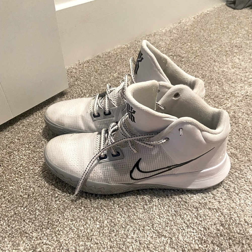 Kyrie flytrap 4